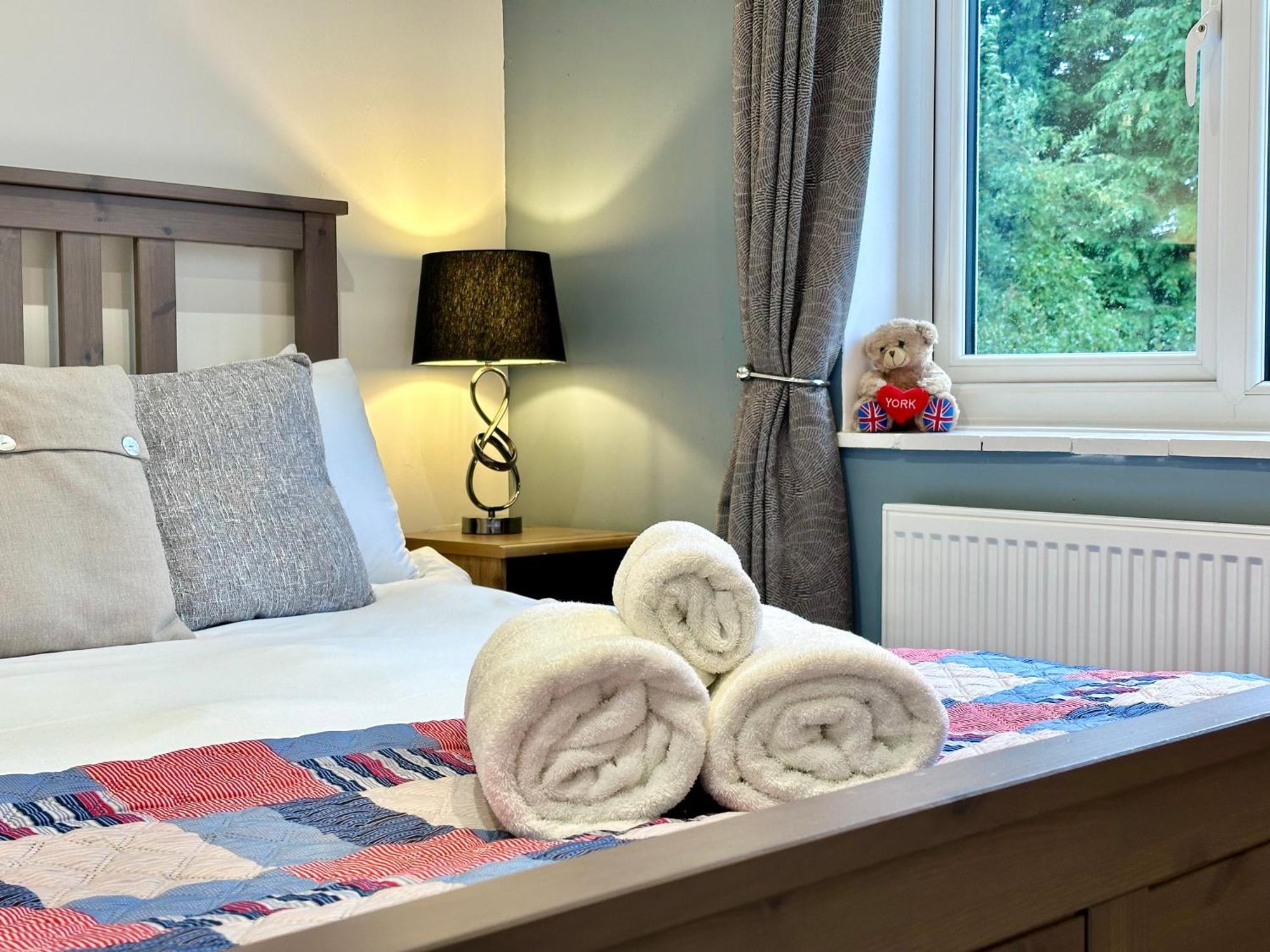 Crocus Cottage York Bagian luar foto